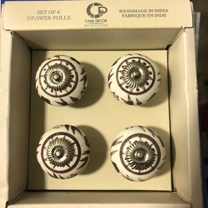 Drawer Knobs / Drawer pulls